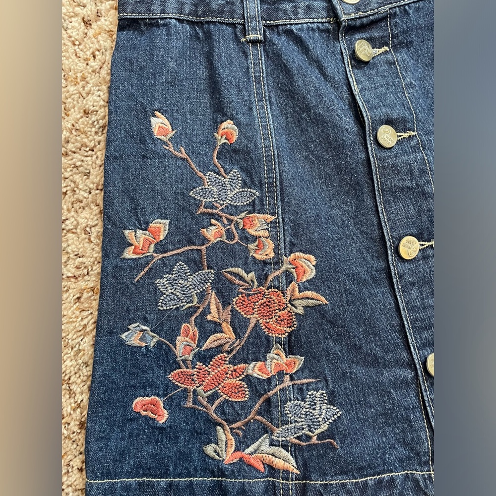 Beautiful Embroidered Button Down Mini Skirt - Picture 7 of 7